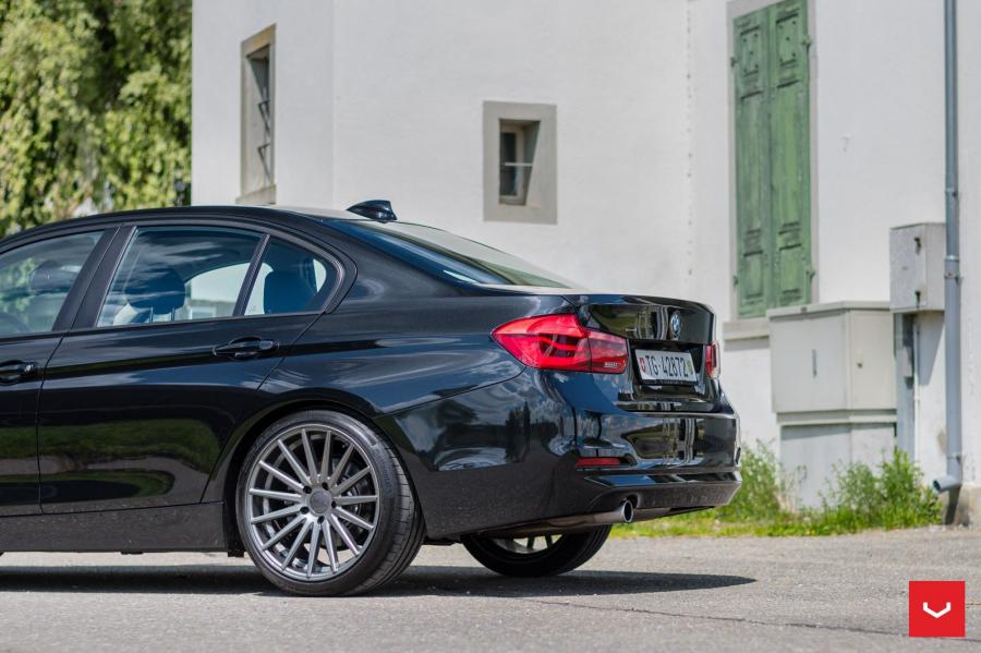 Детали экстерьера BMW 3-Series Sedan on Vossen Wheels (VFS2) 2017 года  (фото 17 из 25)